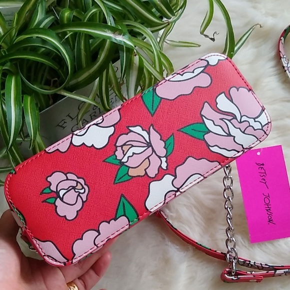 🆕Betsey Johnson Red floral cross-body bag🌺 - Picture 4 of 8